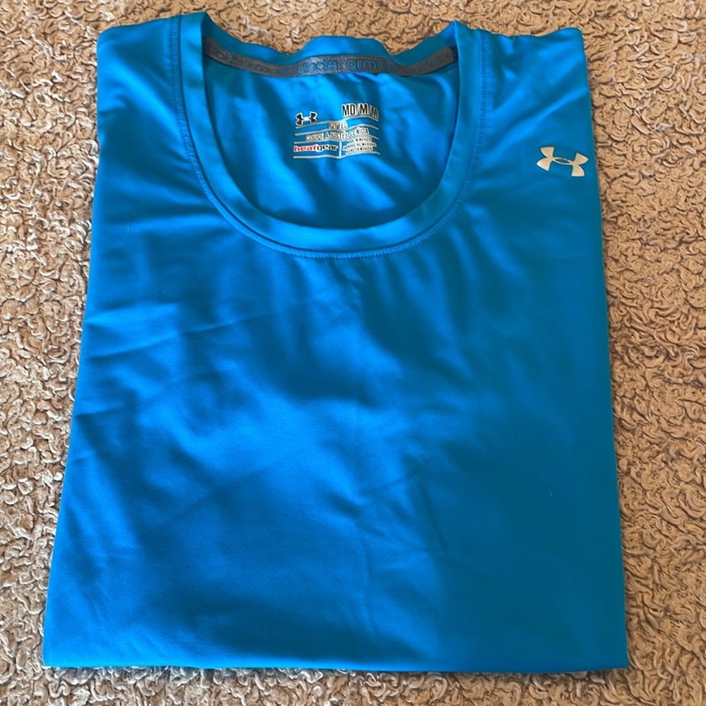 UNDER ARMOUR Heatgear Short Sleeved Dri Fit Shirt - Women’s Medium